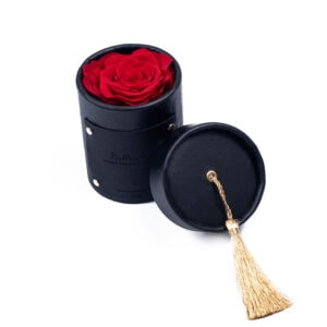 Rosebox Black z wieczną różą w kolorze czerwonym